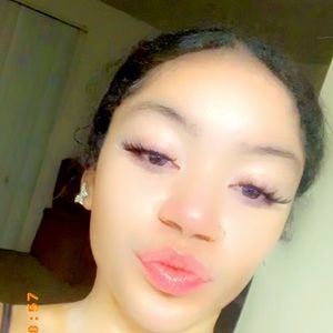 Meet your Posher, Rayven